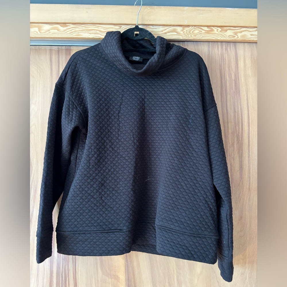 Black Quilted Pullover Sweater, mock turtleneck, Comfy and classic,